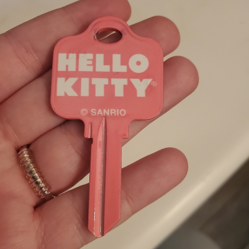 Hello Kitty - Picture 2 of 2